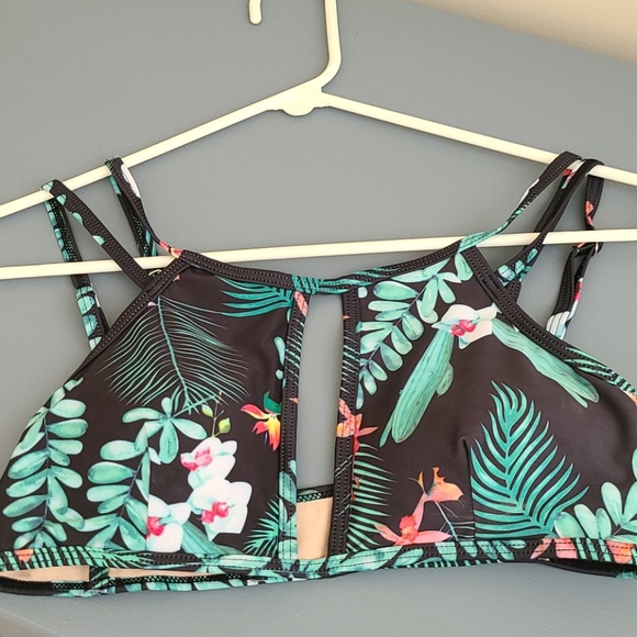 NWT Cupshe bikini medium - Picture 2 of 4